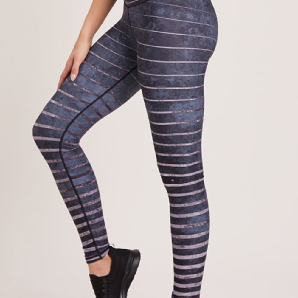 New Niyama Sol leggings - Size Medium
